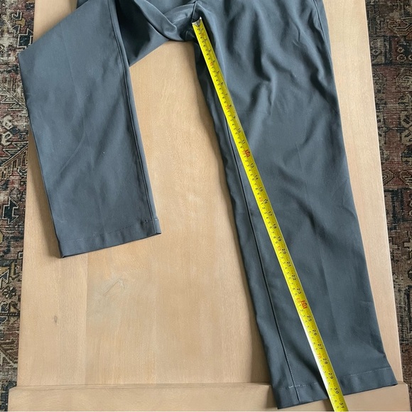 Eddie Bauer Men's Flex Wrinkle-Resistant Sport Chinos - Classic 35x32 - Picture 13 of 13